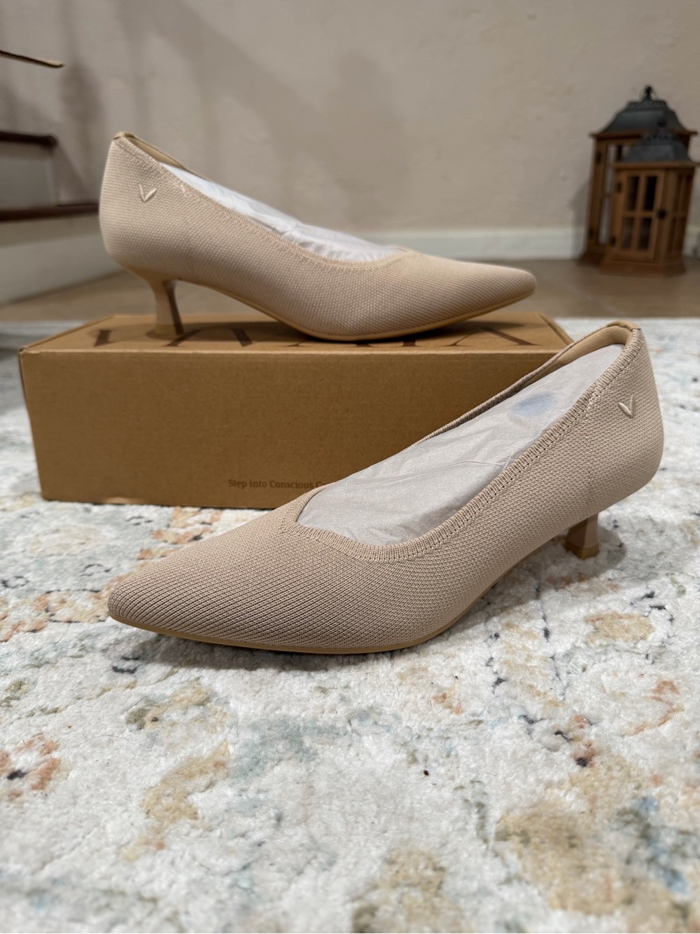 Vivaia Scarlet kitten heels